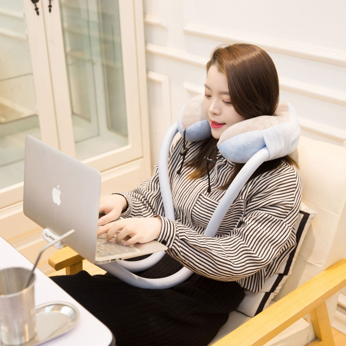 New lazy mobile phone bracket U-shaped pillow home nap pillow shoulder cervical vertebra neck pillow car hanging neck bed head pillow